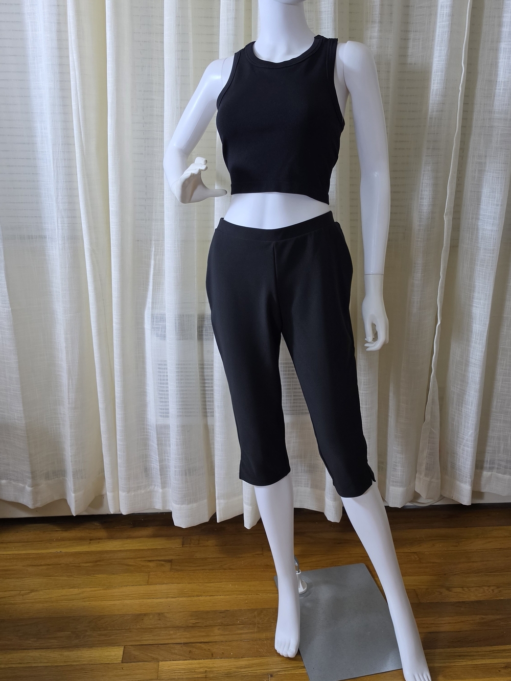 Capri Pants - Women - Picture 5 of 15